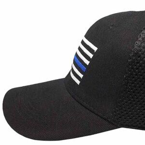 Minimalist Street Style – Black Mesh Cap with Attitude